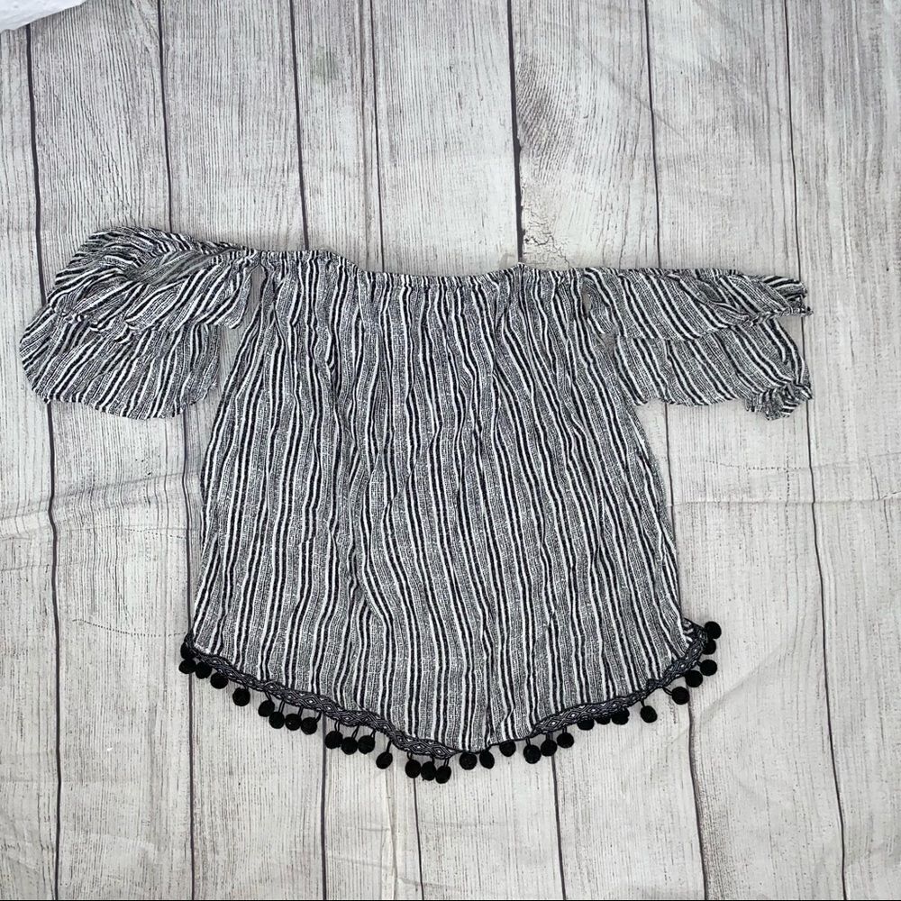 Blue rain off shoulder stripe top w/arm sleeve black & white sz small women